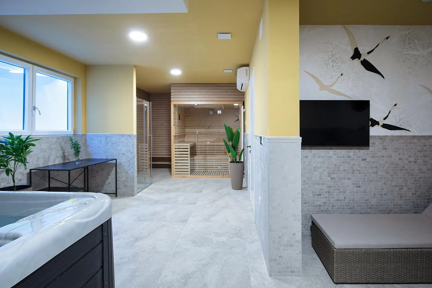 Villa Estrella In Medulin For 10 People With Sauna & Whirpool Just 6 M From The Sea 0*,  Croacia
